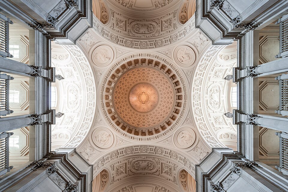 Looking straight up into the dome of City Hall from the rotunda floor