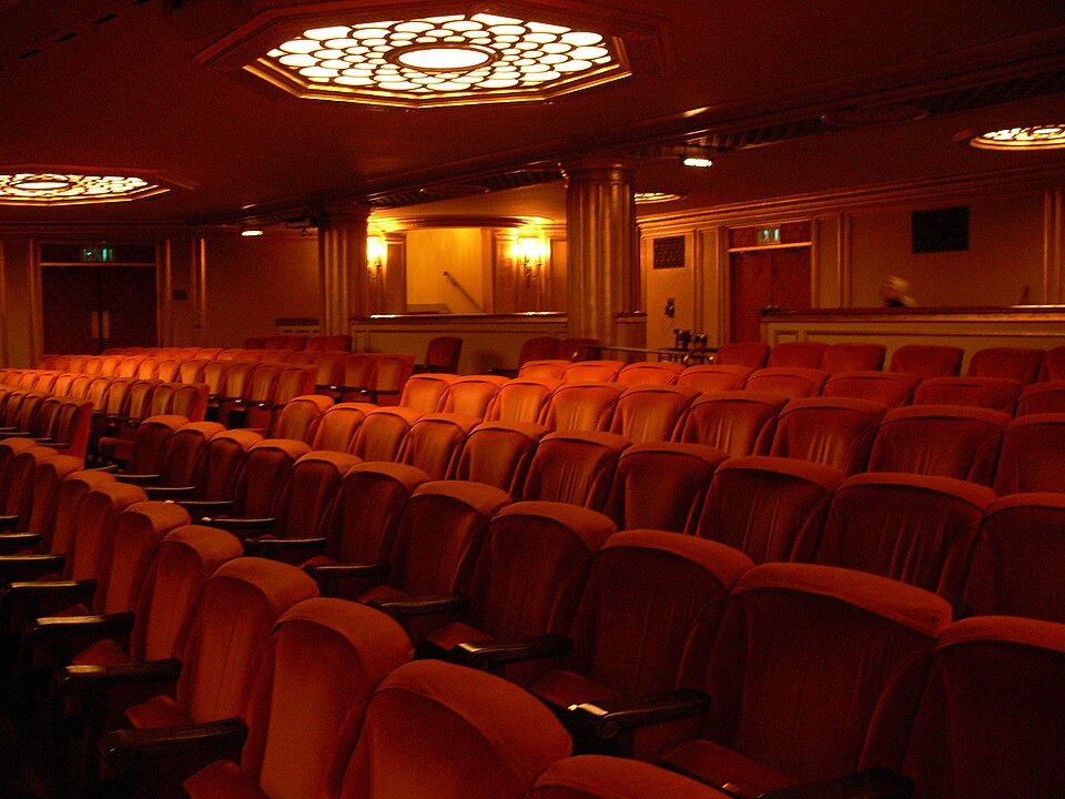 Rows of red seats in the War Memorial Opera House
