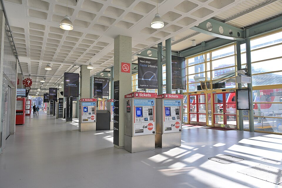 The ticket hall of the Caltrain station at Fourth and King