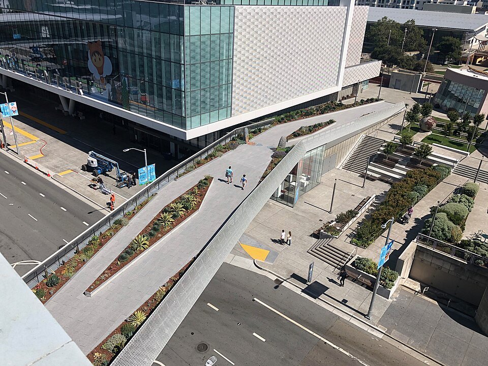 The footbridge over Howard Street joining the two blocks of Yerba Buena Gardens